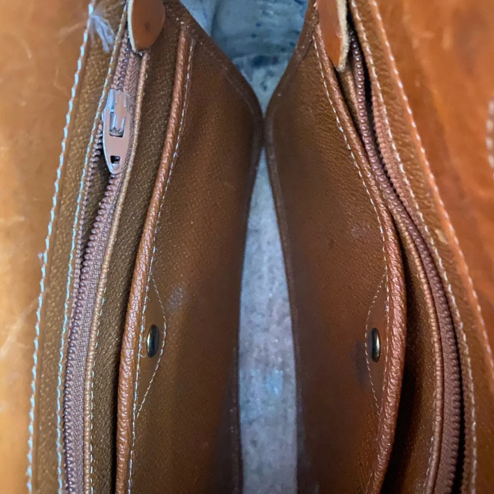 Dooney & Bourke cream leather purse - Picture 4 of 10